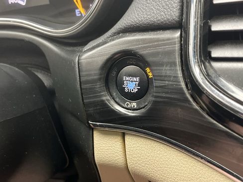 Used 2020 Jeep Grand Cherokee Limited image 21