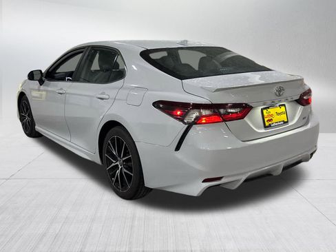 Used 2024 Toyota Camry SE FWD image 4