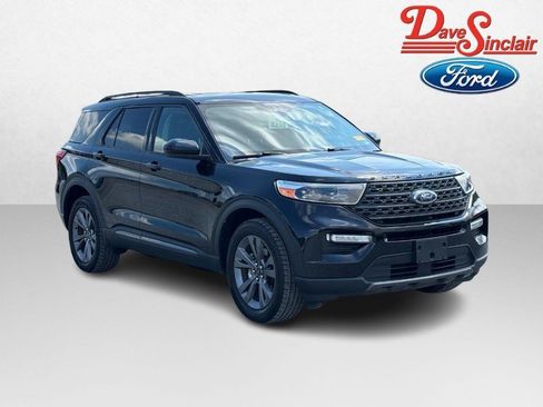Used 2022 Ford Explorer XLT w/ Equipment Group 202A AWD/4WD image 4