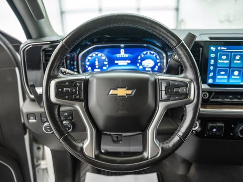 Used 2022 Chevrolet Silverado 1500 LT AWD/4WD image 29