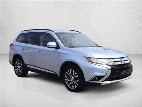 Used 2016 Mitsubishi Outlander SE AWD/4WD image 3