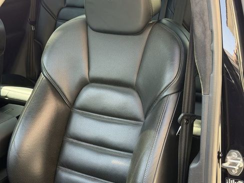 Used 2018 Porsche Cayenne Turbo S AWD/4WD image 24