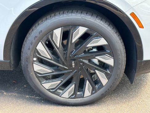 New 2026 Lincoln Nautilus Reserve w/ Jet Appearance Package AWD/4WD image 13
