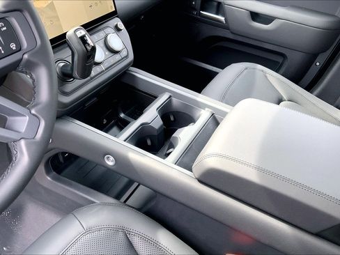 New 2026 Land Rover Defender 110 X-Dynamic SE image 7