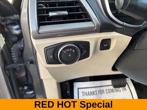 Used 2018 Ford Fusion SE image 19