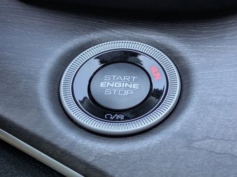 New 2025 Jeep Grand Cherokee Limited w/ Black Appearance Package image 25