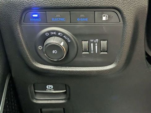 Used 2024 Jeep Grand Cherokee Trailhawk AWD/4WD image 15