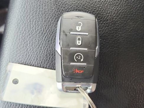 Used 2025 RAM 1500 Laramie AWD/4WD image 33