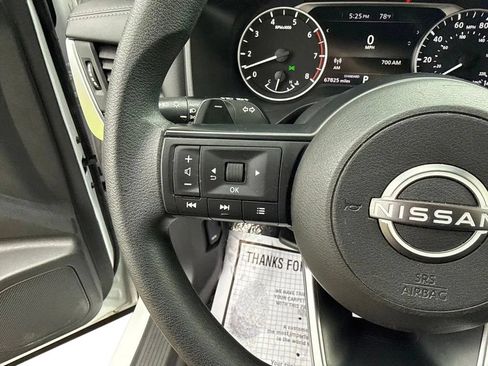 Used 2024 Nissan Rogue SV FWD image 17