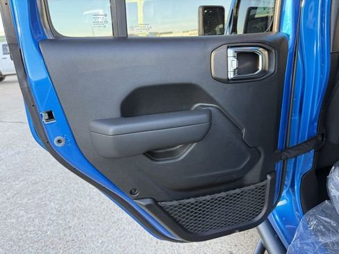 New 2025 Jeep Gladiator Sport image 16