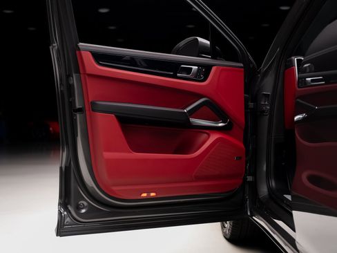 Used 2023 Porsche Cayenne Turbo image 57