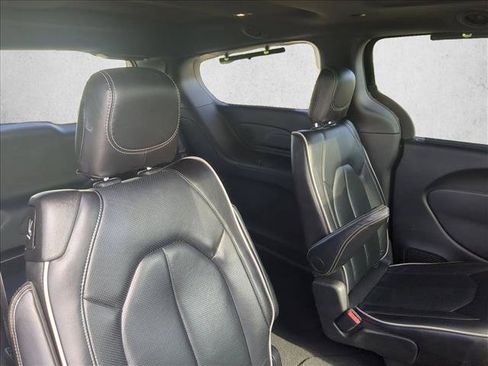 Used 2025 Chrysler Pacifica Limited FWD image 20