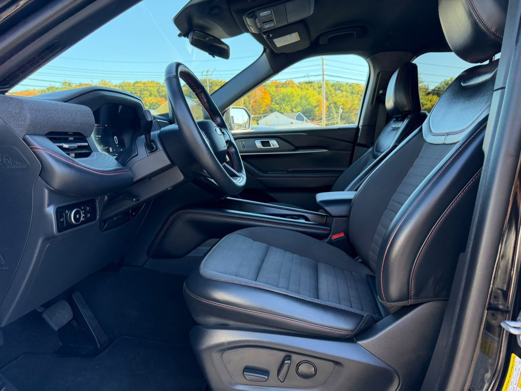 Used 2025 Ford Explorer ST-Line AWD/4WD image 9