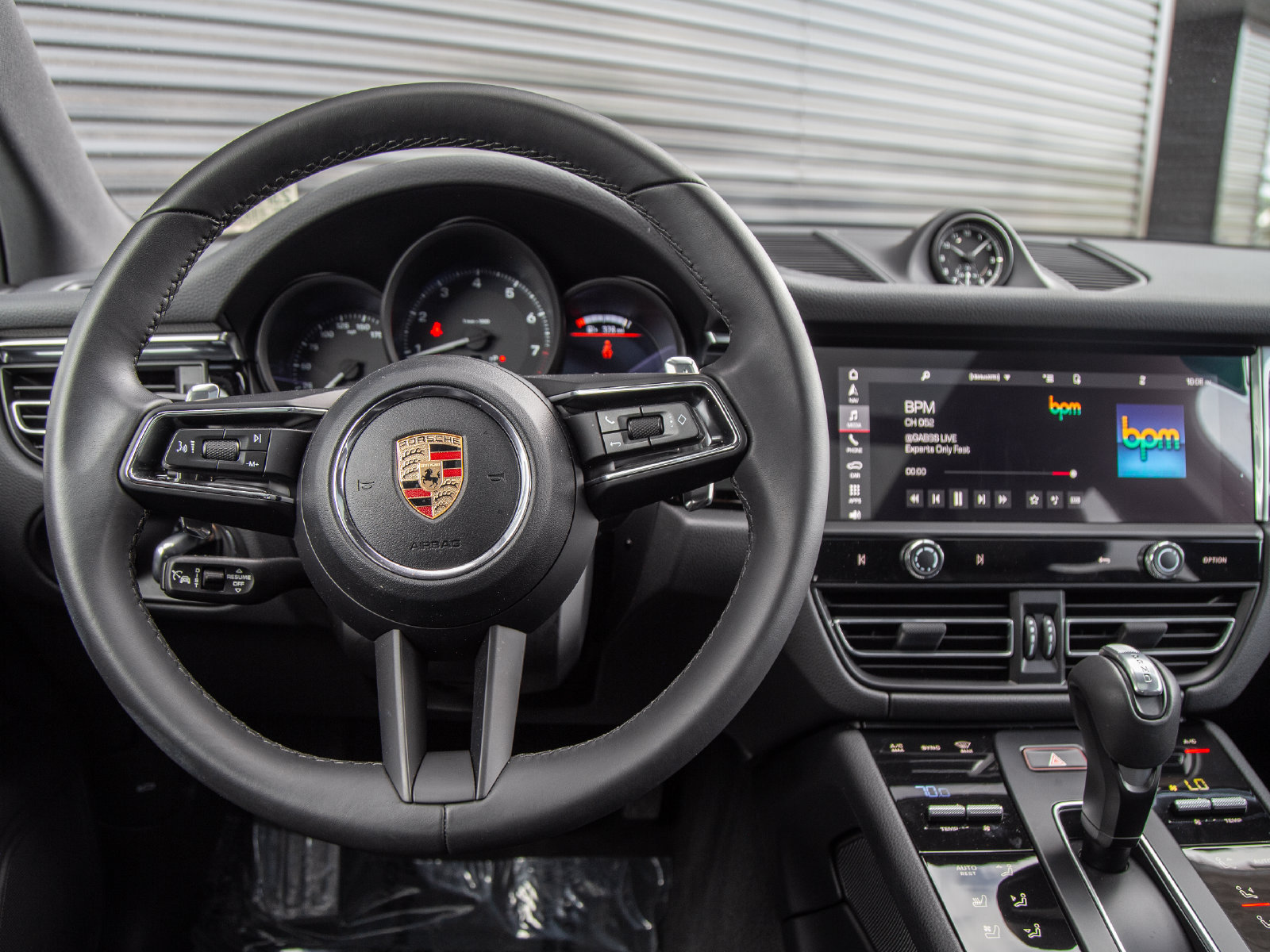 Certified 2023 Porsche Macan AWD/4WD image 9