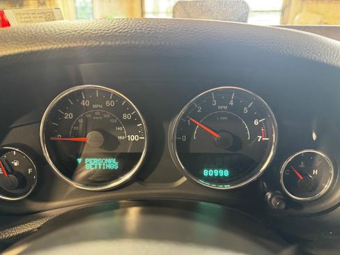 Used 2014 Jeep Wrangler Unlimited Sahara w/ Connectivity Group AWD/4WD image 17