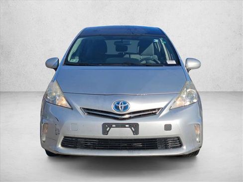 Used 2014 Toyota Prius V Three image 2