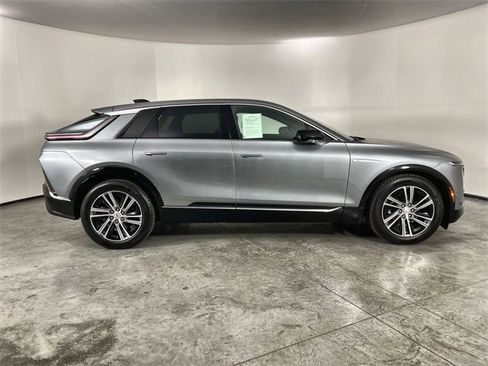 Used 2025 Cadillac Lyriq Luxury image 9