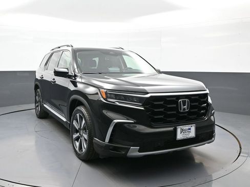 Certified 2024 Honda Pilot Touring image 3