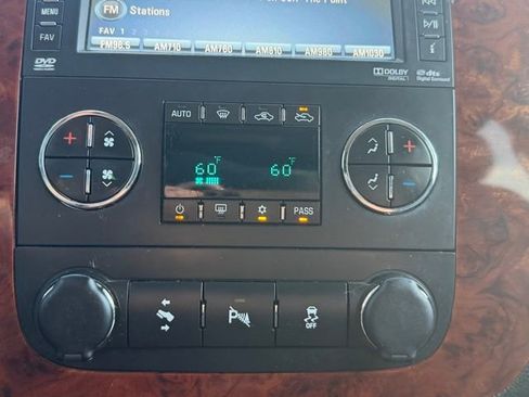 Used 2013 Chevrolet Avalanche LTZ image 36