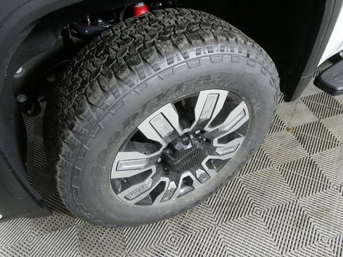 Used 2024 GMC Sierra 3500 Denali w/ Denali Reserve Package image 9