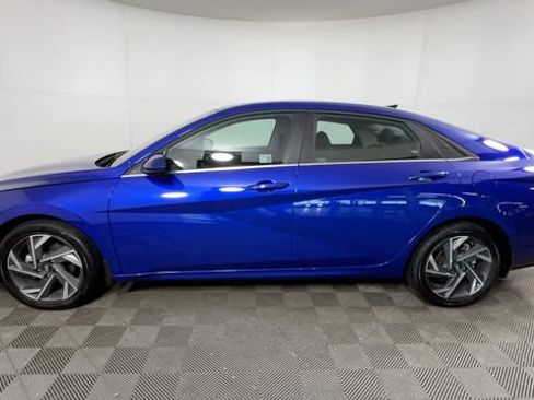 Used 2025 Hyundai Elantra SEL FWD image 9