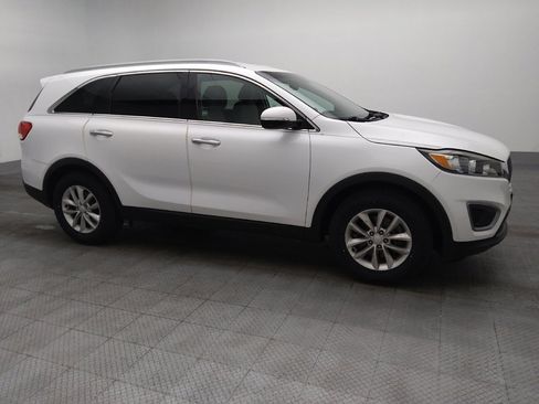 Used 2016 Kia Sorento LX w/ LX Convenience Package image 11