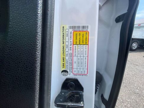 Used 2018 Ford Explorer XLT w/ Equipment Group 202A AWD/4WD image 33