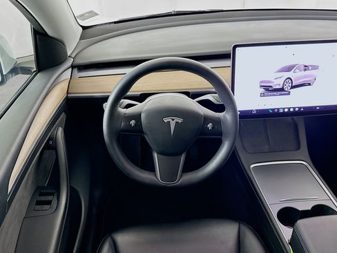 Used 2023 Tesla Model Y Long Range AWD/4WD image 17
