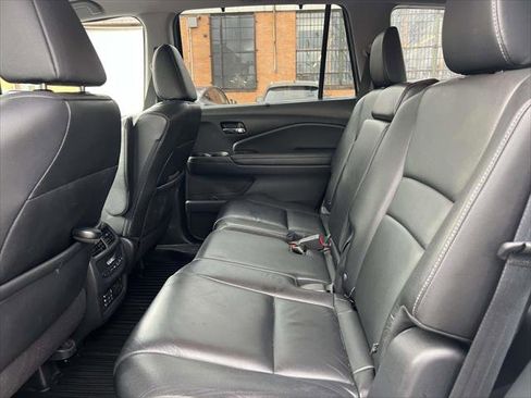 Used 2018 Honda Pilot Touring image 13