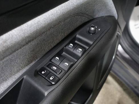 Used 2023 Jeep Compass Latitude image 14