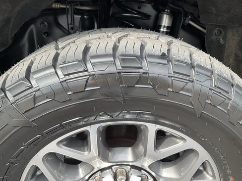 Used 2013 Ford F250 Platinum w/ FX4 Off Road Pkg image 39