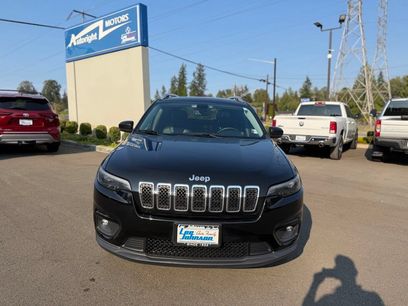 Used 2019 Jeep Cherokee Latitude Plus w/ Comfort/Convenience Group
