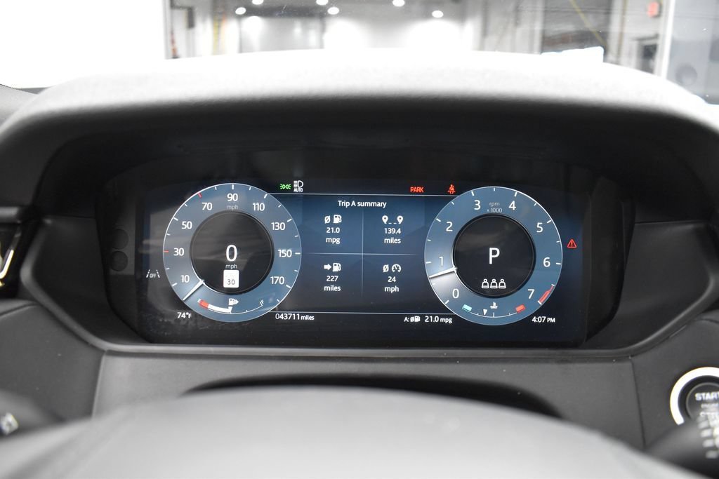 Used 2025 Land Rover Range Rover Velar Dynamic SE AWD/4WD image 8