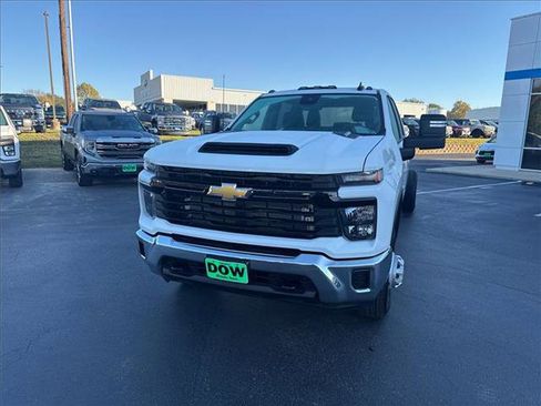 Used 2024 Chevrolet Silverado 3500 W/T w/ WT Convenience Package image 2