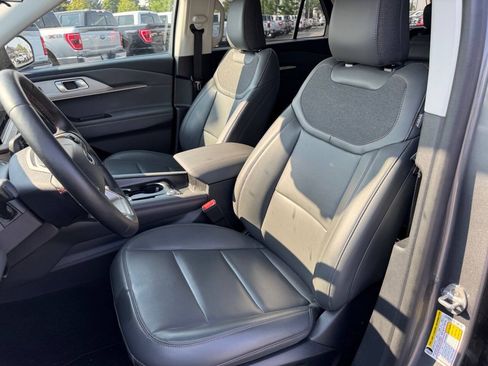 Used 2025 Ford Explorer Active w/ Active Comfort Package AWD/4WD image 10