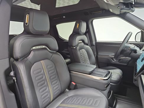 Used 2025 Rivian R1T Adventure image 23