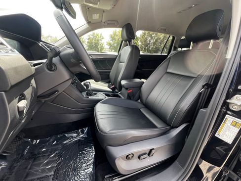 Used 2024 Volkswagen Tiguan SE image 11