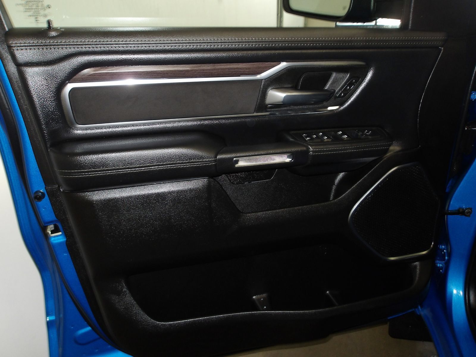 Used 2025 RAM 1500 Laramie AWD/4WD image 19