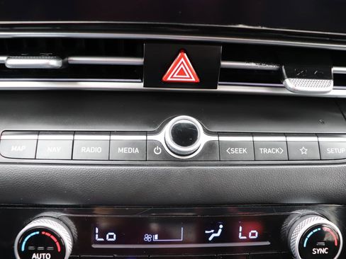 Used 2024 Hyundai Elantra Limited image 38