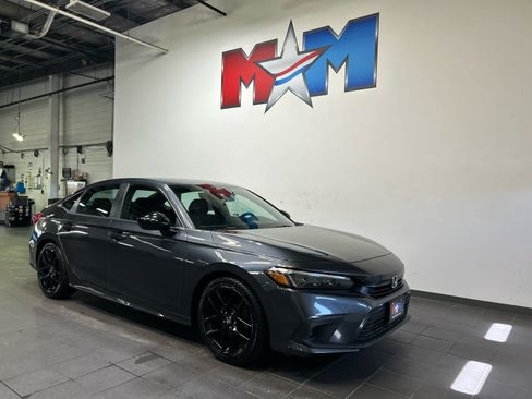 Used 2022 Honda Civic Sport image 2