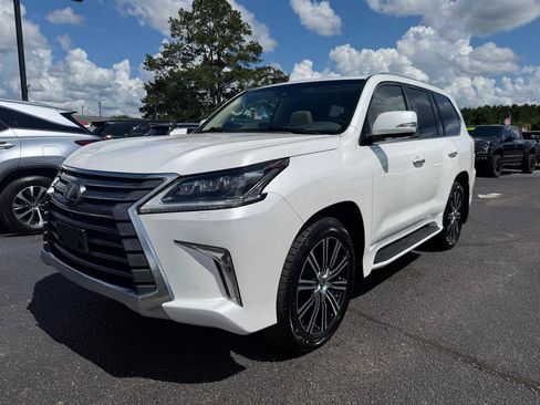 Used 2019 Lexus LX 570 4WD w/ Luxury Package image 2