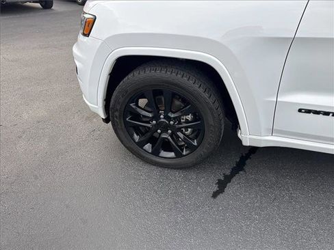 Used 2021 Jeep Grand Cherokee Laredo X image 12