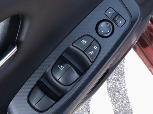 Used 2025 Nissan Sentra SV FWD image 14