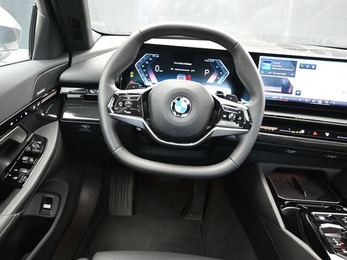 Certified 2026 BMW 530i image 29