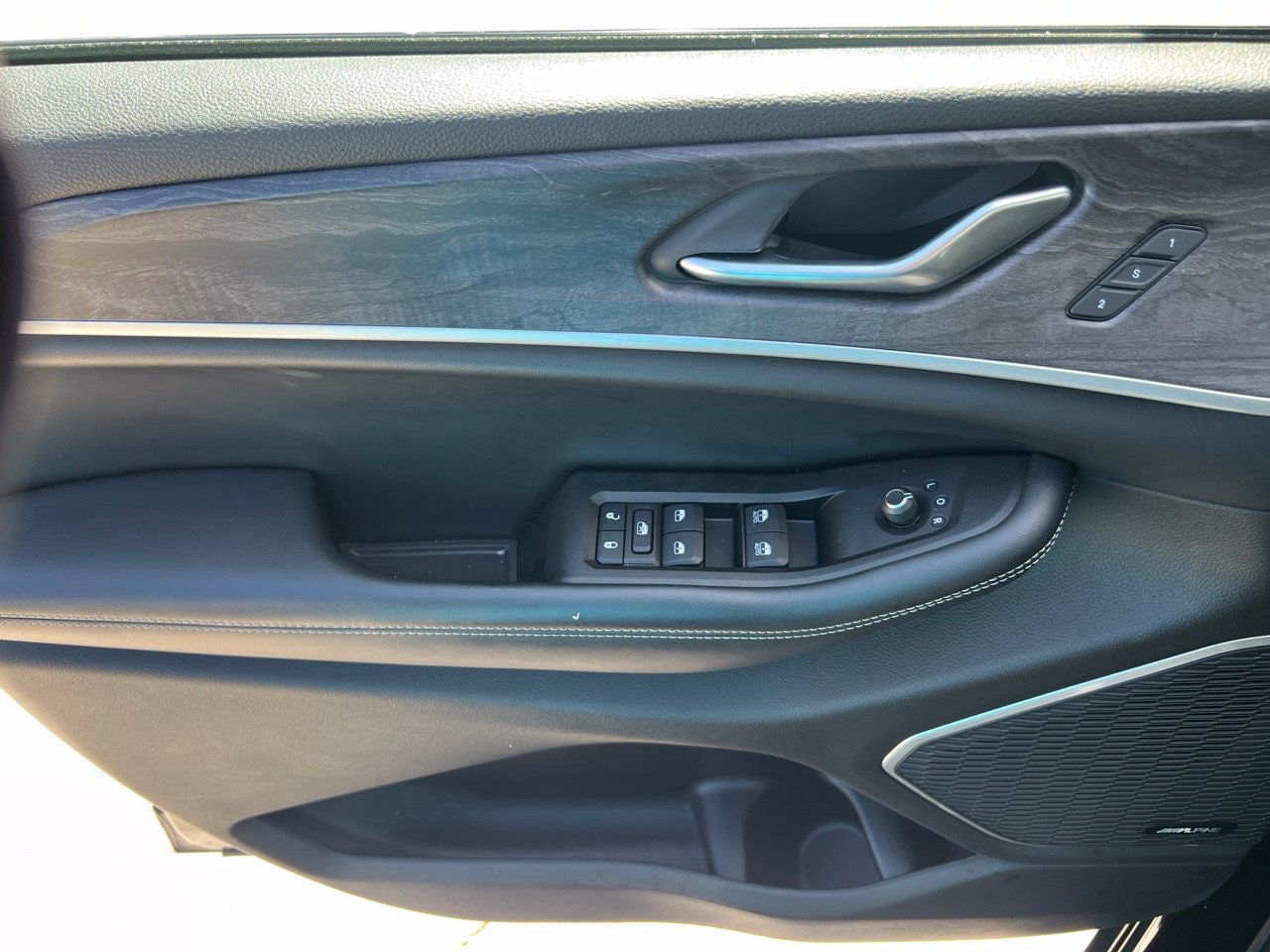 Used 2023 Jeep Grand Cherokee 4WD 4xe w/ Luxury Tech Group II image 11