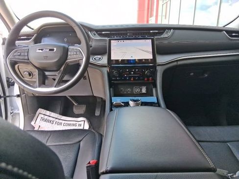 Used 2023 Jeep Grand Cherokee Limited w/ Luxury Tech Group II AWD/4WD image 18