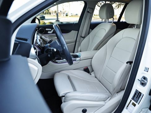 Used 2022 Mercedes-Benz GLC 300 4MATIC image 20