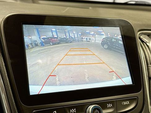 Used 2017 Chevrolet Malibu LT image 15