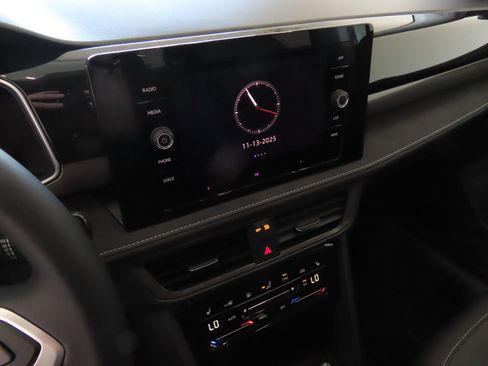 New 2026 Volkswagen Taos SE FWD image 18