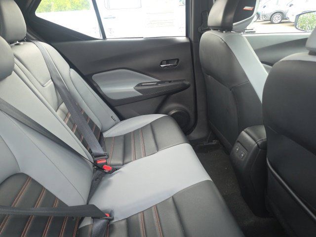 Used 2023 Nissan Kicks SR w/ SR Premium Package FWD image 7
